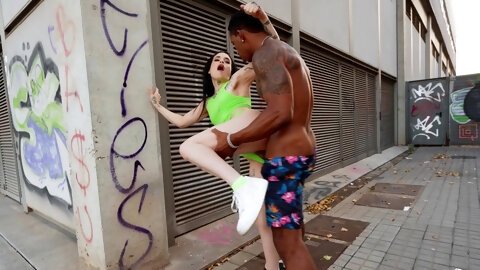 Strong BBC makes petite brunette lose her mind