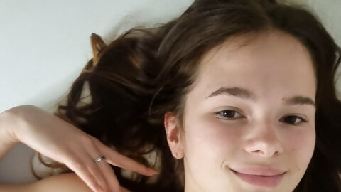 Any small boob lovers here? 😍