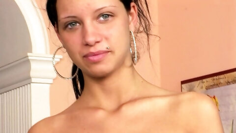 Cute Girl Kicsi 18 First Time MMF Threesome