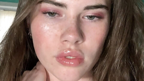 [18] [f] 5 ft tall. Anyone want a blowjob? 😉😘