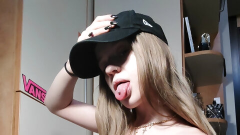 Who wants some kittycat for dinner [OC]