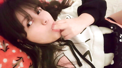 AMATEUR TEEN HUMPING PILLOW, big ass and tight little pussy - Hana lily