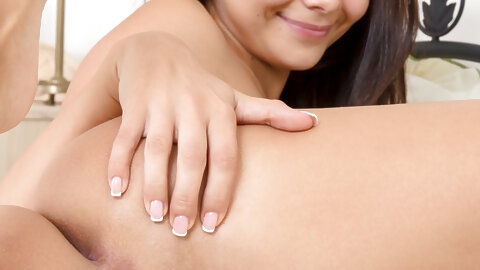 Slender teen girl shows off her pretty feet and bald pussy after undressing