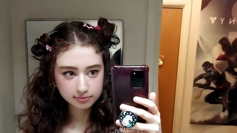 These space buns must mean my 4'11 and 89Ib body is outta this world 😉🌌